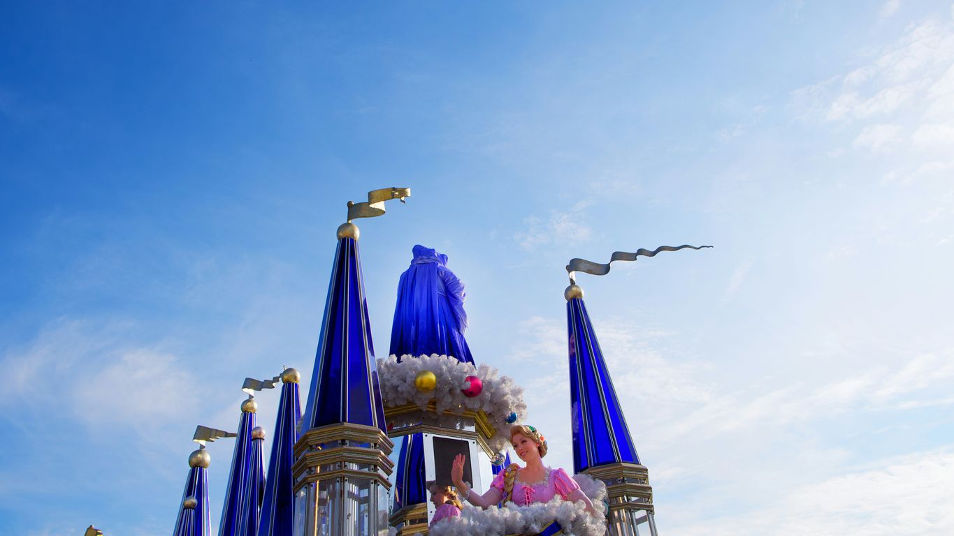 blue and gold dragon statue